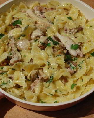 Паста с курицей и белыми грибами