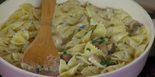 паста с курицей и белыми грибами