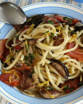 Паста с лесными грибами в лимонном масле