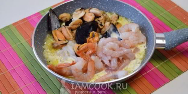 паста с морепродуктами в сливочном соусе