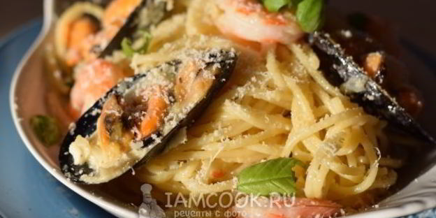 паста с морепродуктами в сливочном соусе