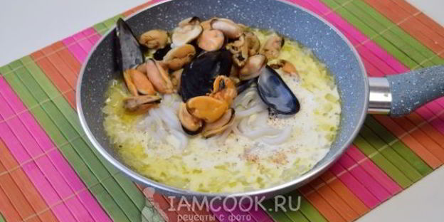 паста с морепродуктами в сливочном соусе