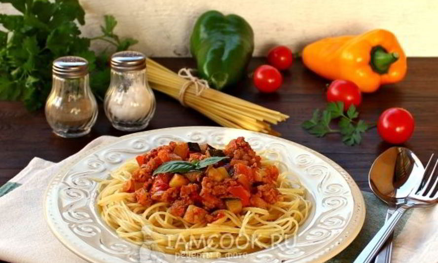 Рецепт пасты с мясным соусом и кабачком