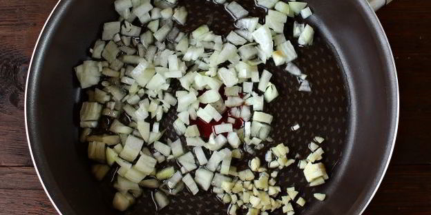 паста с мясным соусом и кабачком