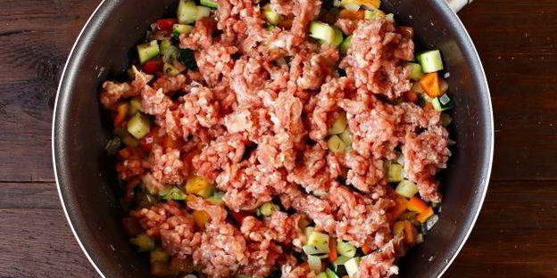 паста с мясным соусом и кабачком