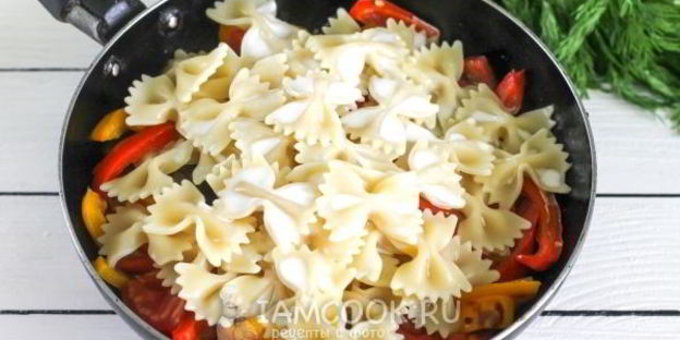 паста с овощами в сливочном соусе