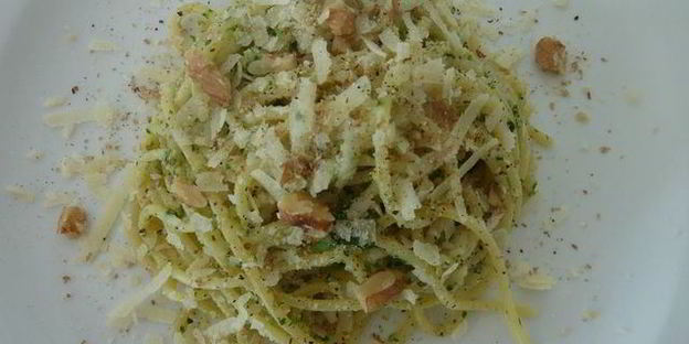 паста с песто из петрушки и грецких орехов