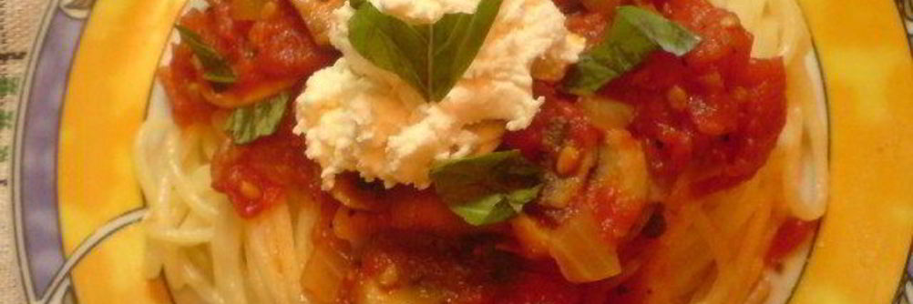 Паста с томатно-грибным соусом