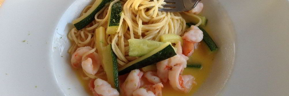Паста с цукини и королевскими креветками