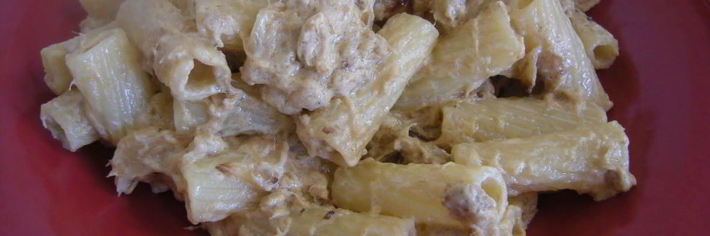 Паста с тунцом и сырным соусом Горгонзола