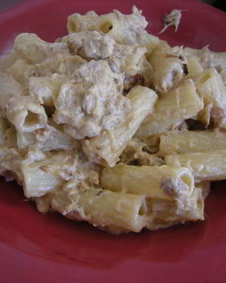 Паста с тунцом и сырным соусом Горгонзола