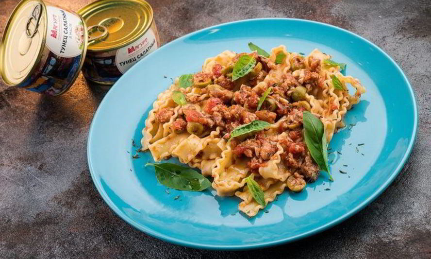 Рецепт пасты с тунцом, оливками и чесноком