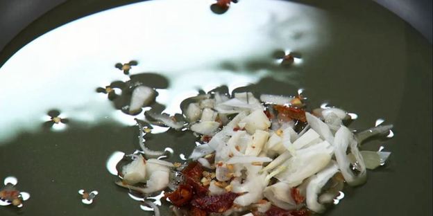 паста с зеленым горошком и тунцом