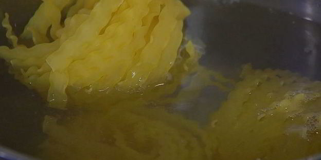 паста со свеклой и савойской капустой