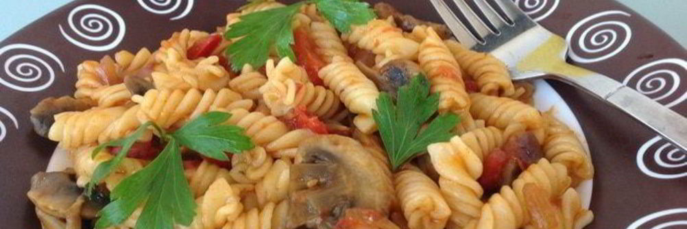 Паста в томатном соусе с грибами