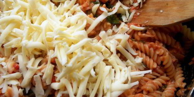 паста, запеченная с тунцом и моцареллой