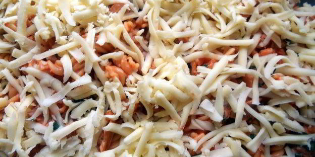 паста, запеченная с тунцом и моцареллой