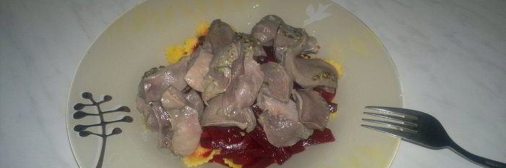 Русская паста со свеклой, луком и чесноком