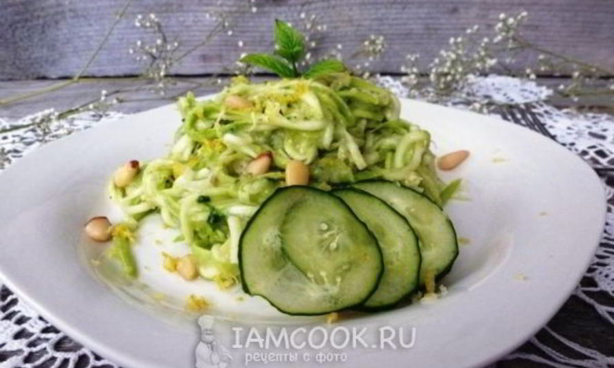 Рецепт спагетти из кабачка с заправкой из авокадо