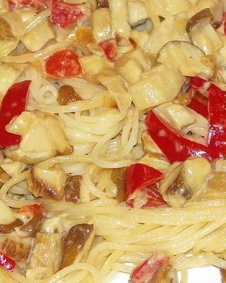 Спагетти с белыми грибами и болгарским перцем
