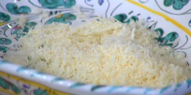 спагетти с черным перцем и сыром