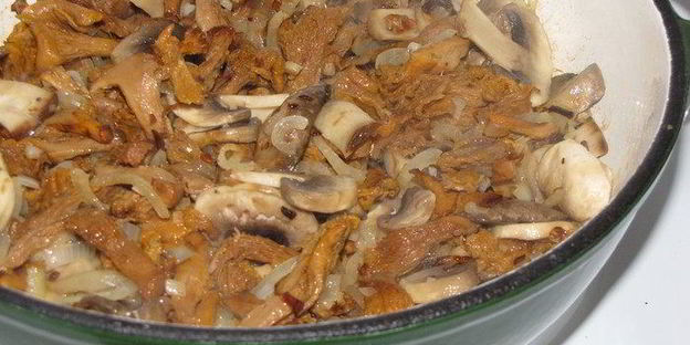 спагетти с грибами под сметанно-маковым соусом