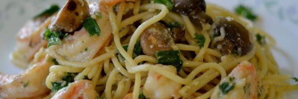 Спагетти с креветками и грибами