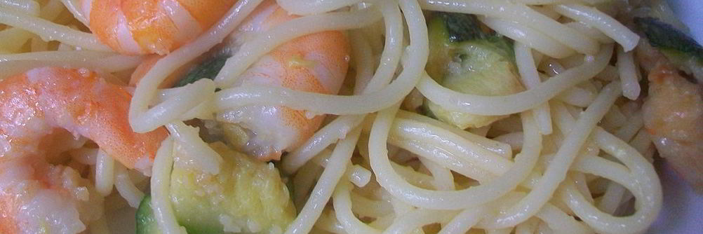 Спагетти с креветками и цукини