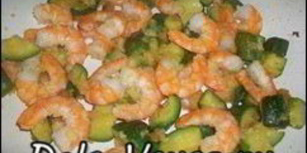 спагетти с креветками и цукини