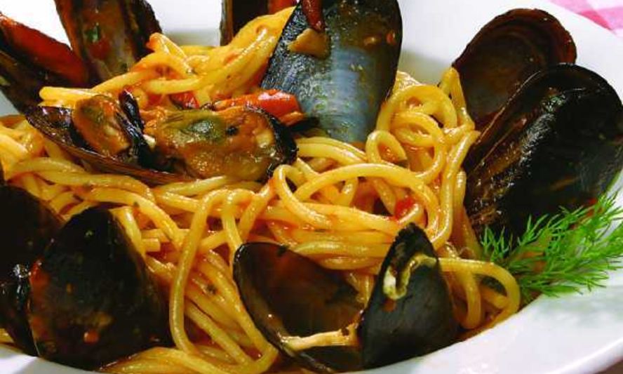 Рецепт спагетти с мидиями в винном соусе