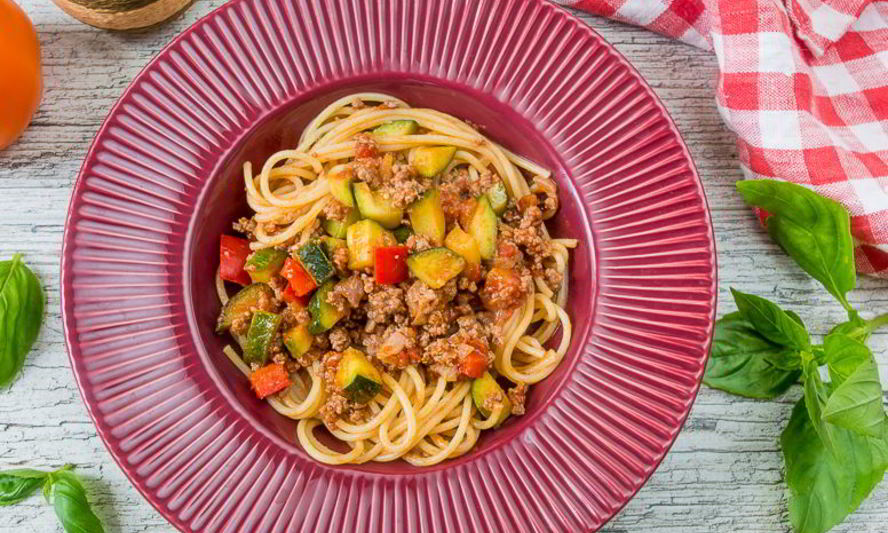 Рецепт спагетти с мясным соусом и кабачком