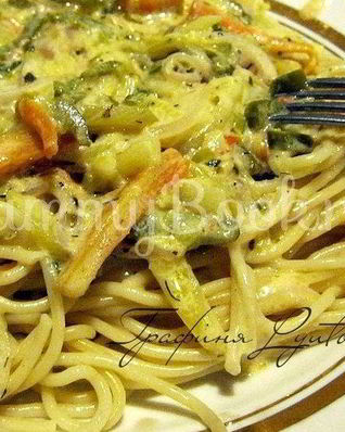 Спагетти с овощами в сливочном соусе