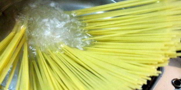 спагетти с овощами в сливочном соусе