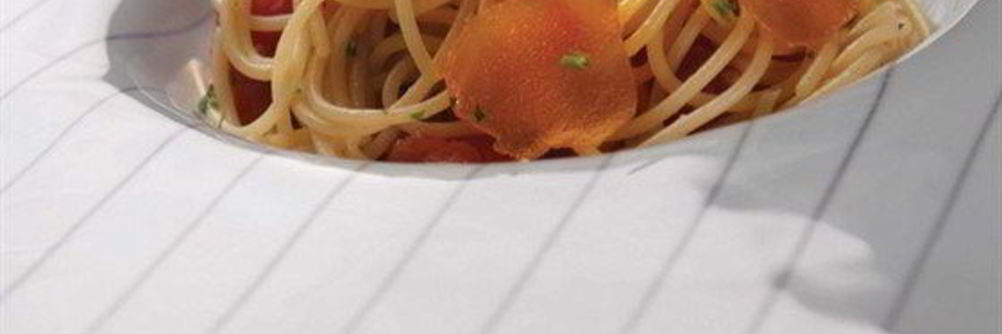 Спагетти с помидорами черри и боттаргой