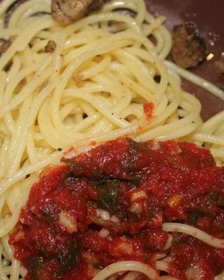 Спагетти с соусом