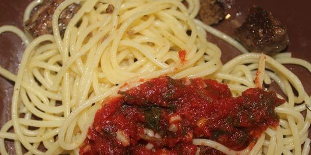 спагетти с соусом