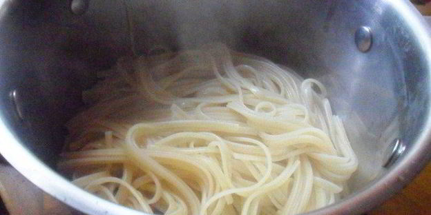 спагетти с тунцом