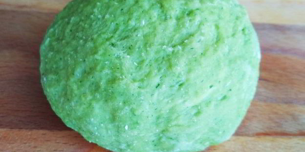 зеленая паста с кабачками и грудкой