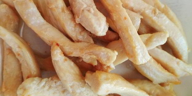 зеленая паста с кабачками и грудкой