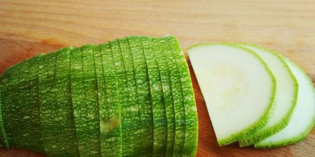 зеленая паста с кабачками и грудкой