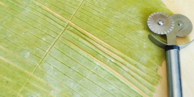 зеленая паста с кабачками и грудкой