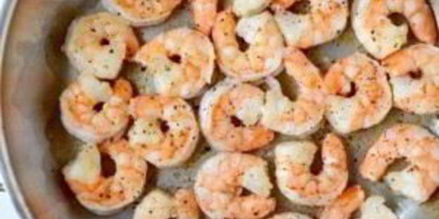 зеленые спагетти из кабачков с креветками