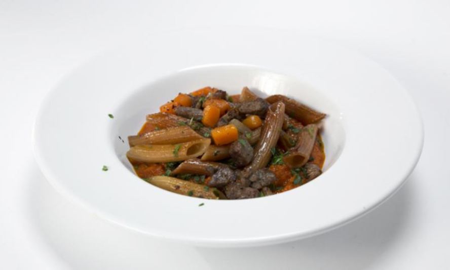 Рецепт жареных макарон с говядиной и томатным соусом