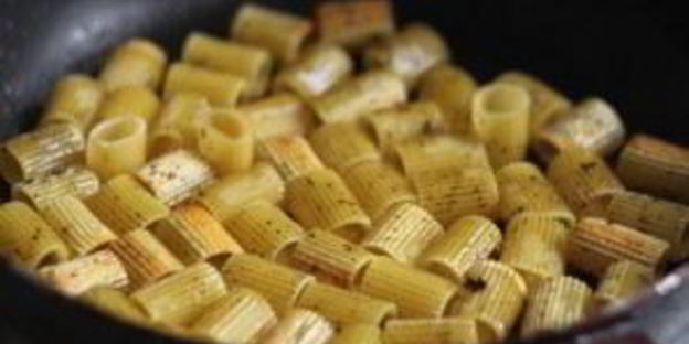 жареные макароны