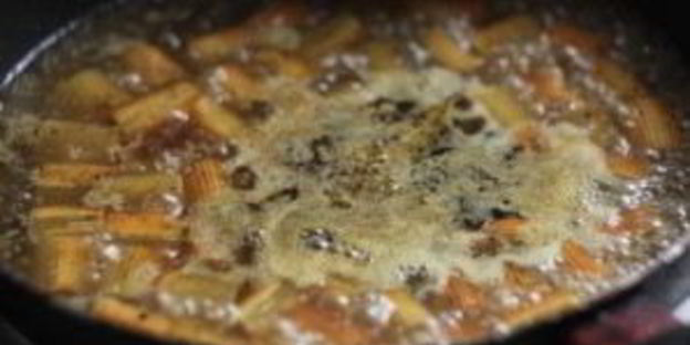 жареные макароны