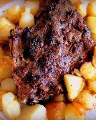 Баранина, запеченная с картофелем