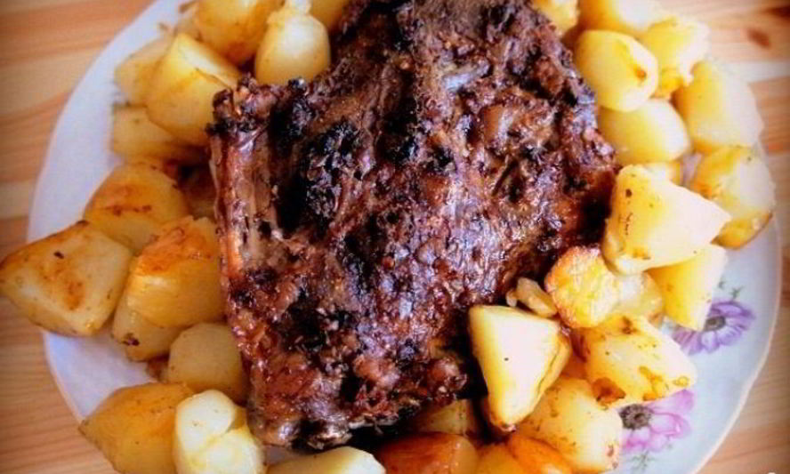 Рецепт баранины, запеченной с картофелем