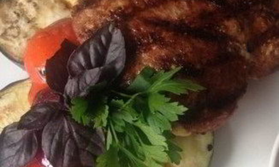 Рецепт бифштекса на углях с овощами гриль