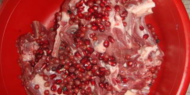 каре ягненка на мангале с гранатовым маринадом