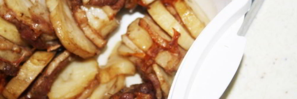 Кебаб из молодого картофеля со свиной грудинкой на мангале